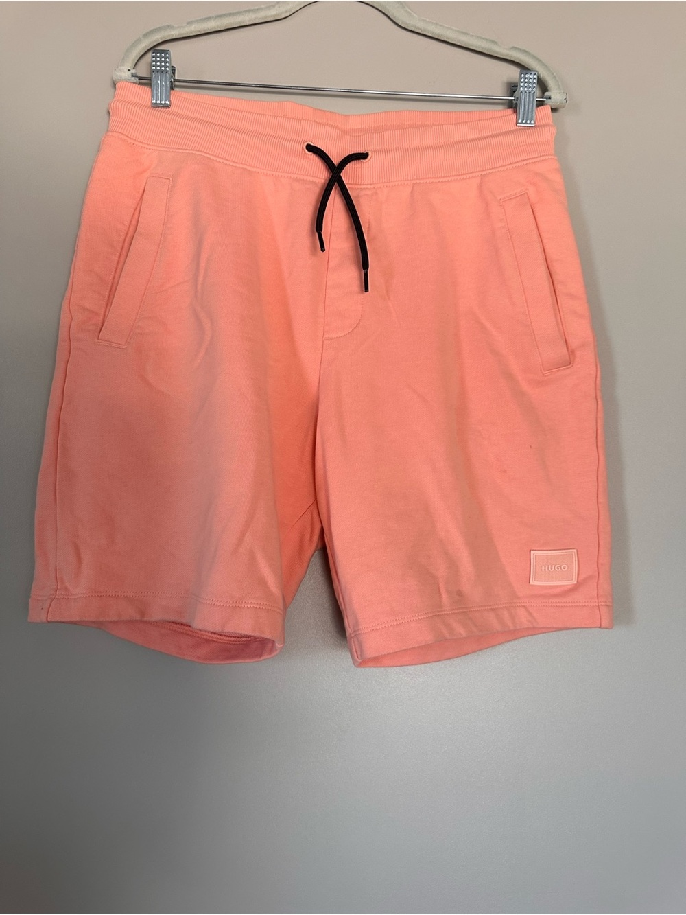 HUGO Boss Pastel Coral Sweat Shorts Size M – New Without Tags 🍑